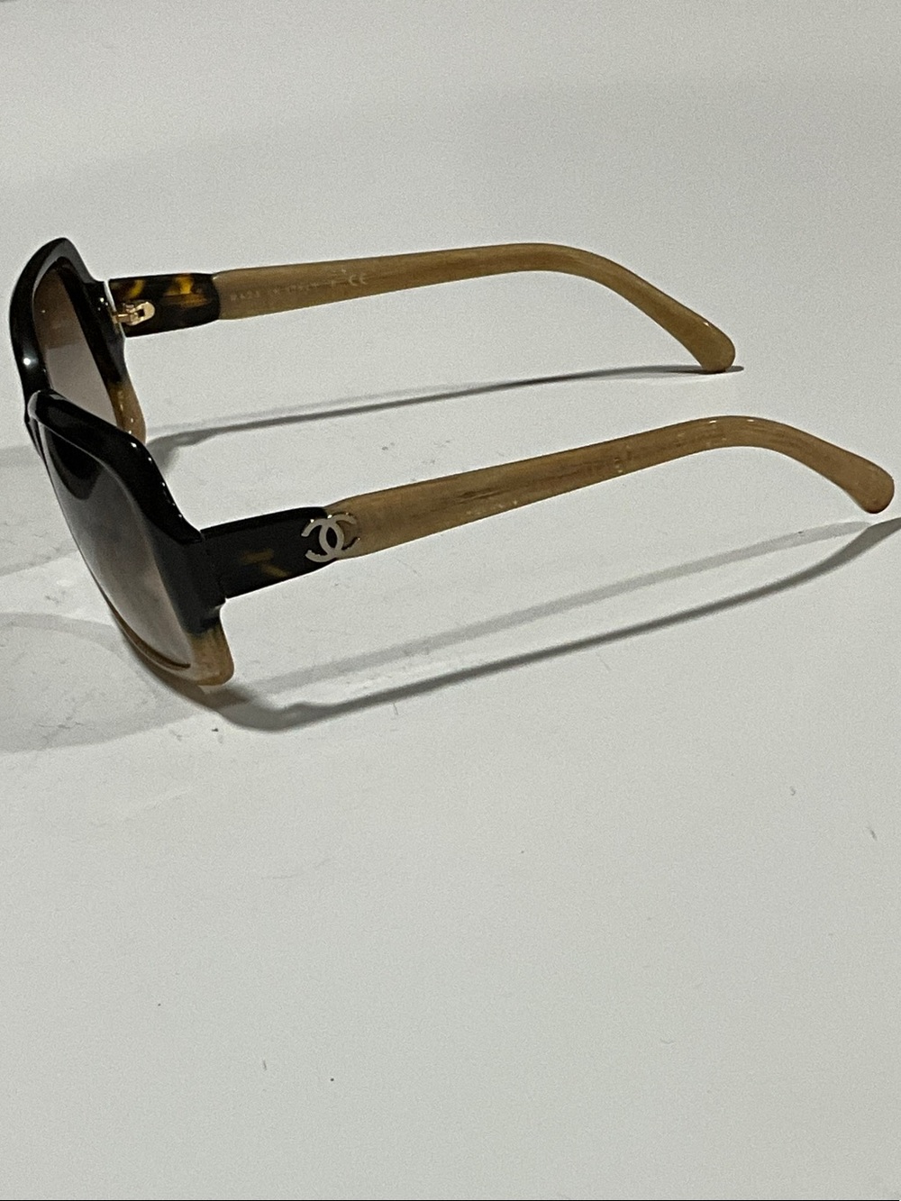 CHANEL Two-Tone Black and Tan Gradient Sunglasses - Picture 2 of 6